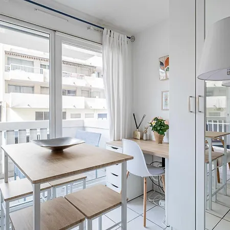 Charming With Balcony & Pool -heart Of *