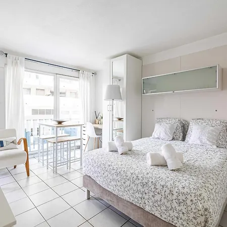 Charming With Balcony & Pool -heart Of Apartment Nizza