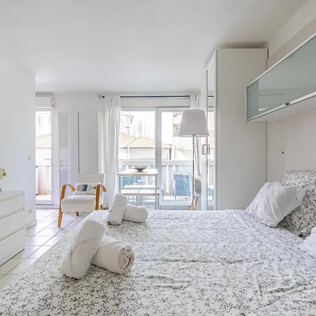 Apartment Charming With Balcony & Pool -heart Of *